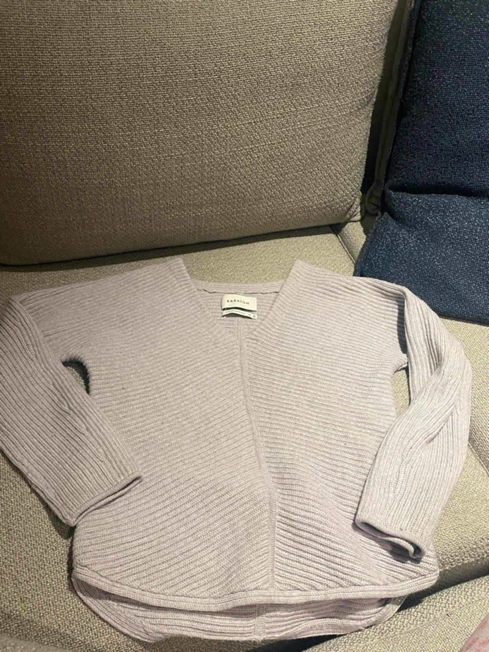 Babaton knit gray v neck sweater long sleeve soft and stylish size xs in EUC